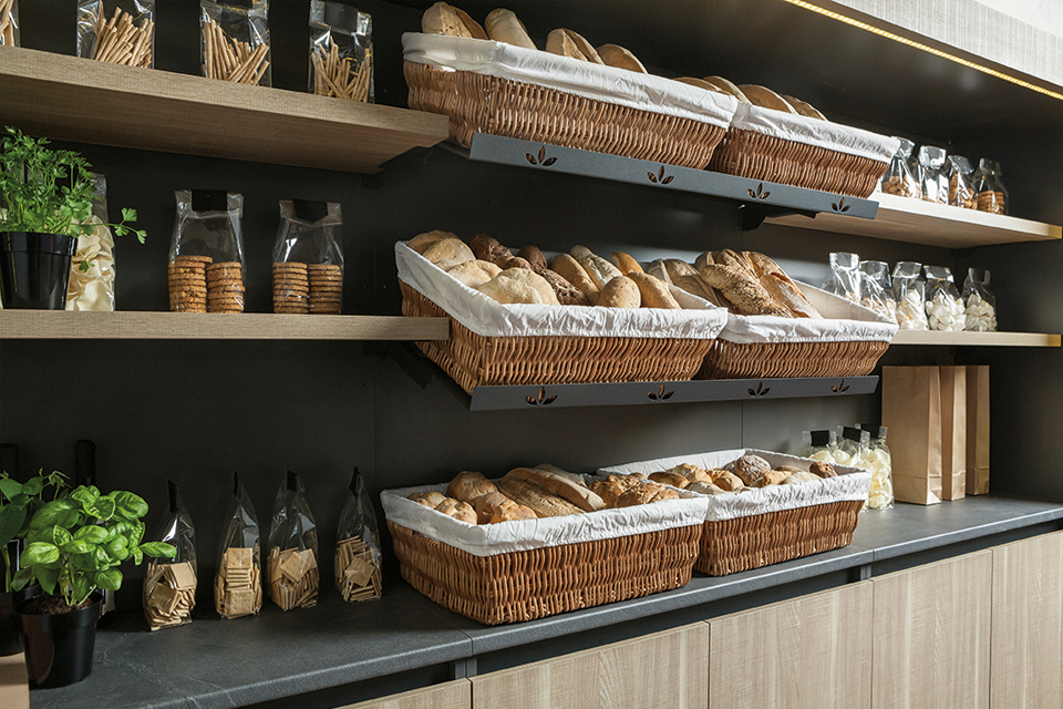 BKRitaly-food-retail-solutions-espositore-panetteria-cesto-pane-portale-retroilluminato